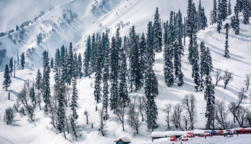 Gulmarg Travel Guide: Gondola, Skiing and Things to Do