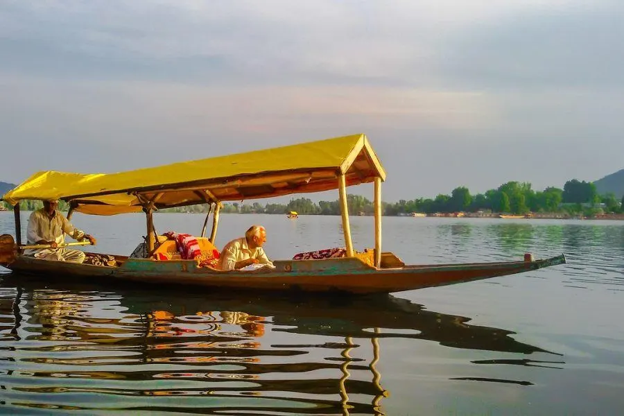Shikara Ride on Dal Lake - Kashmir activity